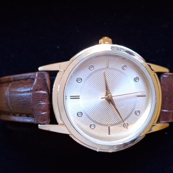 His and hers matching watch set, water resistant (W030) NWT - Picture 3 of 6